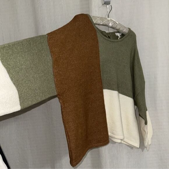 Trendy M-L Green Brown Ivory Color Block Knit Back Tie Sweater - Picture 11 of 15